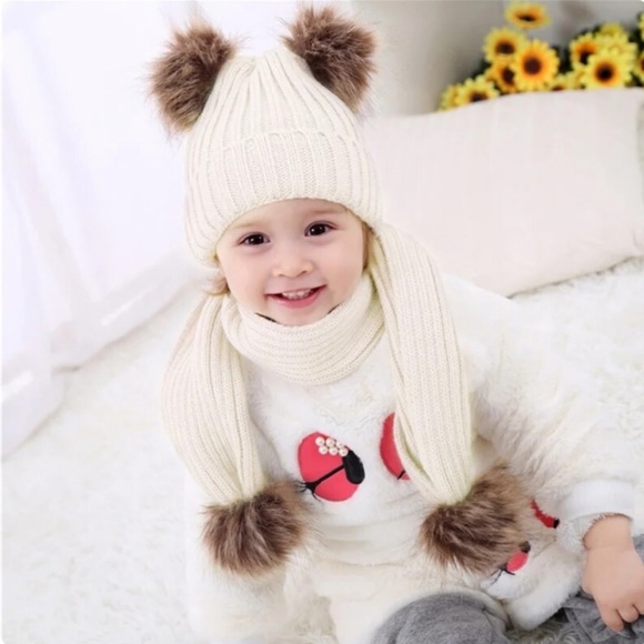 Baby/Toddler White Knit Beanie and Scarf Set with Pom Poms - Picture 3 of 16
